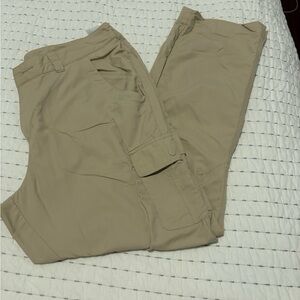 Women’s lightweight Columbia Cargo Pants